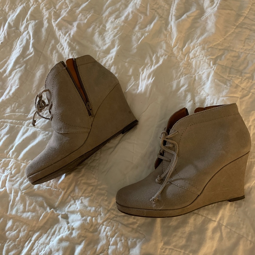 Light gray booties